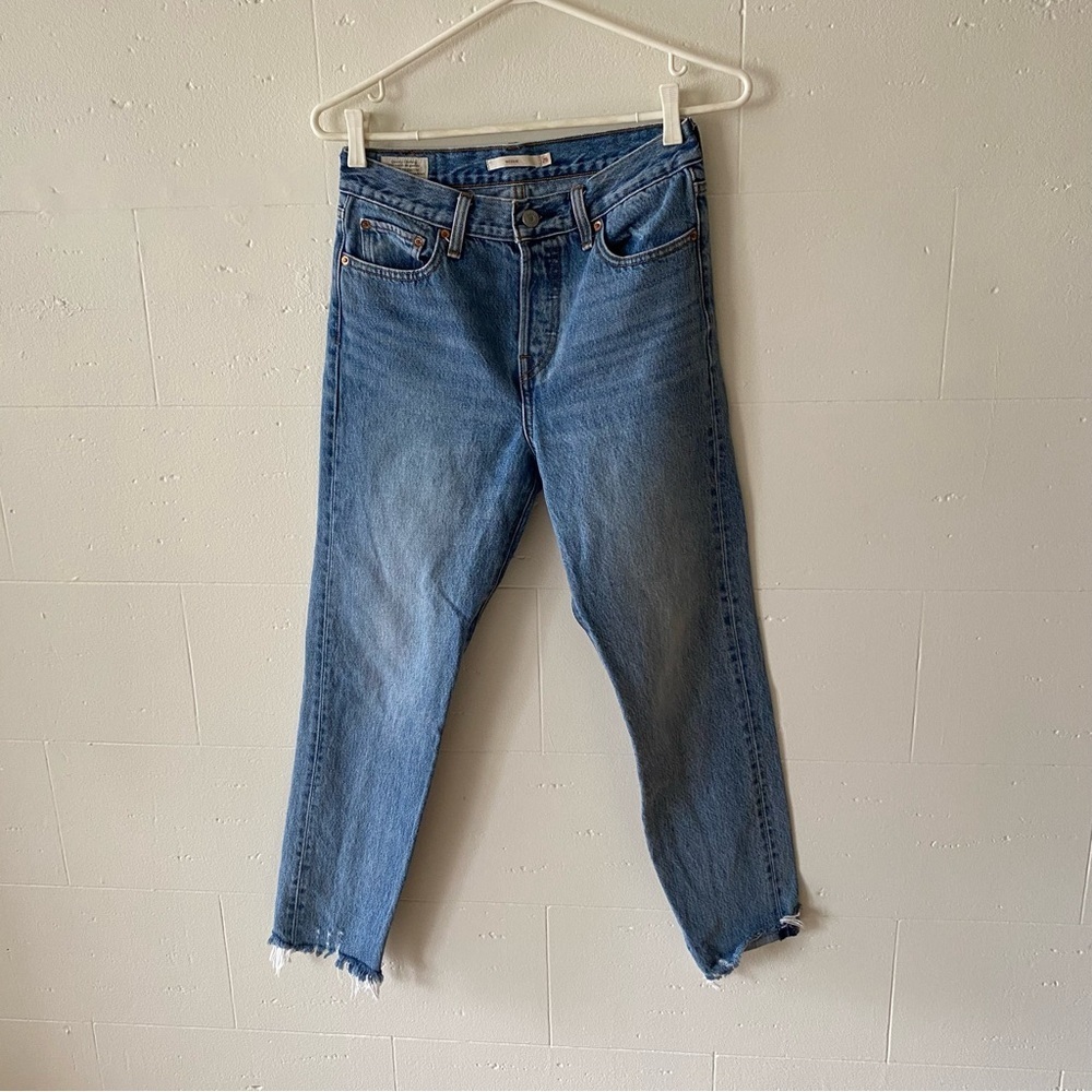 Levi’s Wedgie | Distressed Hem Straight Leg Jeans | High Rise Denim | Size 26